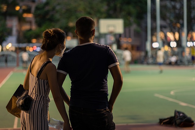 ** Tinder vs. lokalne aplikacje randkowe w podróży: gdzie ryzyko oszustwa romantycznego jest większe? - 7 2025